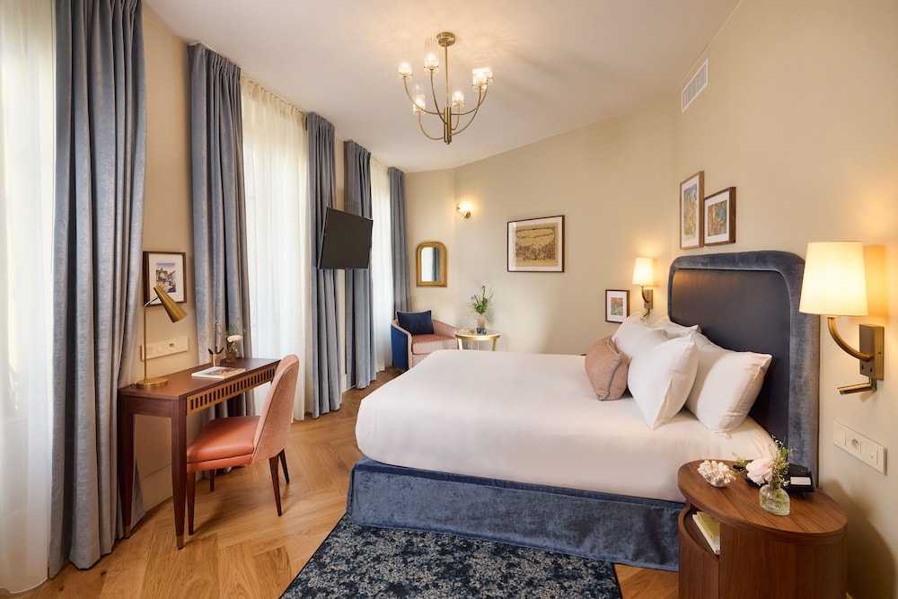 Fleury Queen Room photo 1