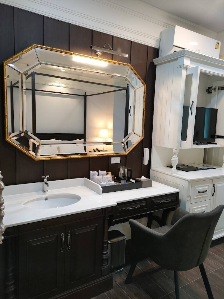 Standard Double or Twin Room - Photo 5