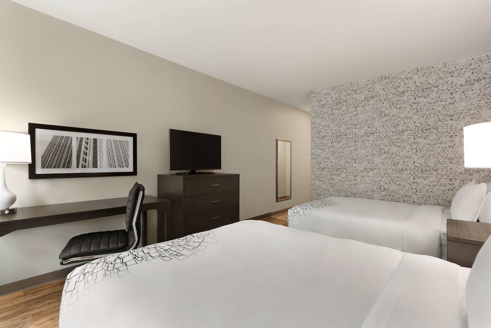 Deluxe Room, 2 Queen Beds, Non Smoking photo 1