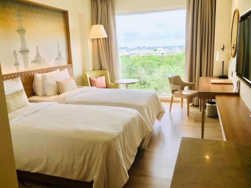 Superior Room, 2 Twin Beds, City View photo 2