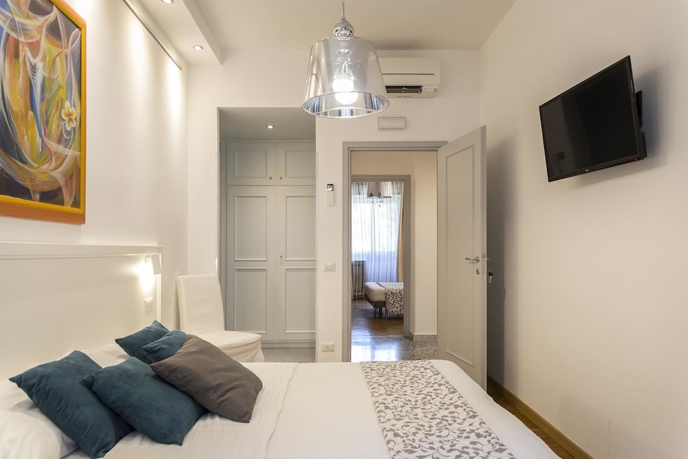 Double Room, 1 Queen Bed, Courtyard View