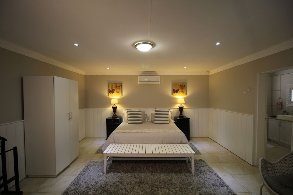 Standard Double Room (Shower Only) photo 1
