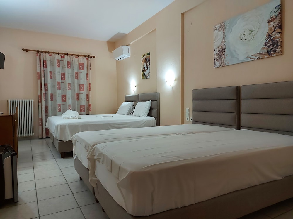 Family Quadruple Room, 1 Bedroom, Balcony, Garden View photo 1