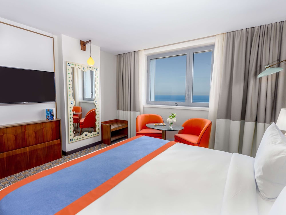 Superior Room, 1 King Bed, Bay View - Photo 2