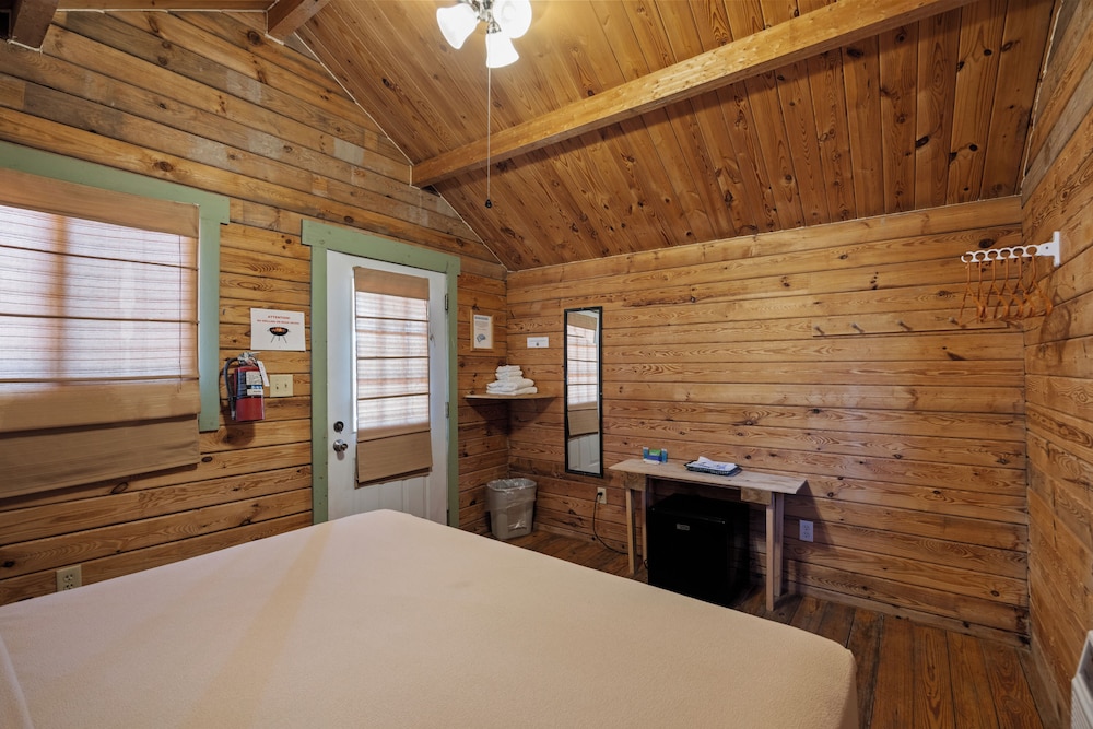 Basic Cabin, 1 King Bed, Shared Bathhouse, Mountain View