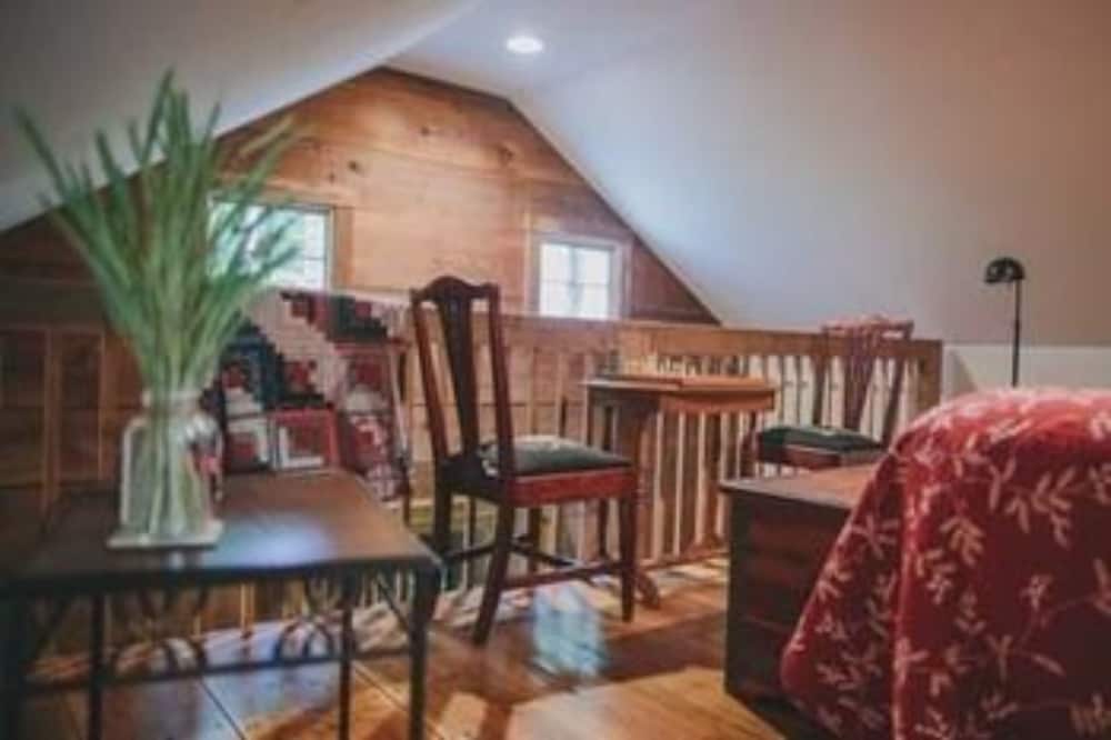 Standard Cabin, Ensuite (Post Office) photo 2