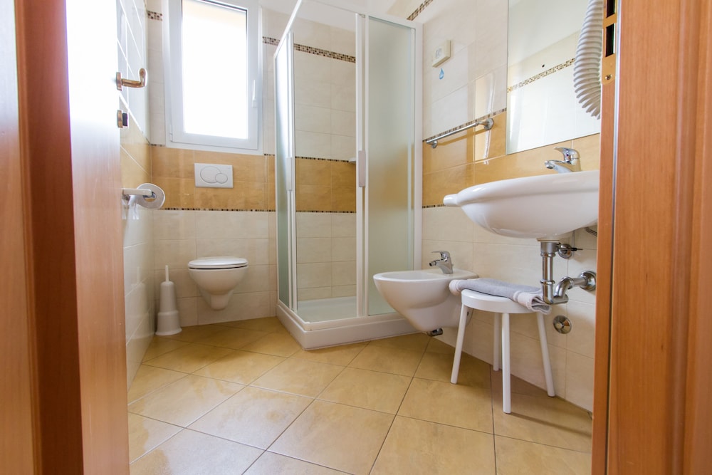 Triple Room - Photo 9