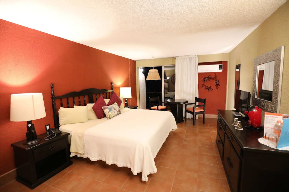 Panoramic Room, 1 King Bed, City View (Plus) - Photo 8