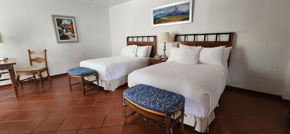 Deluxe Suite, 2 Queen Beds, Courtyard View