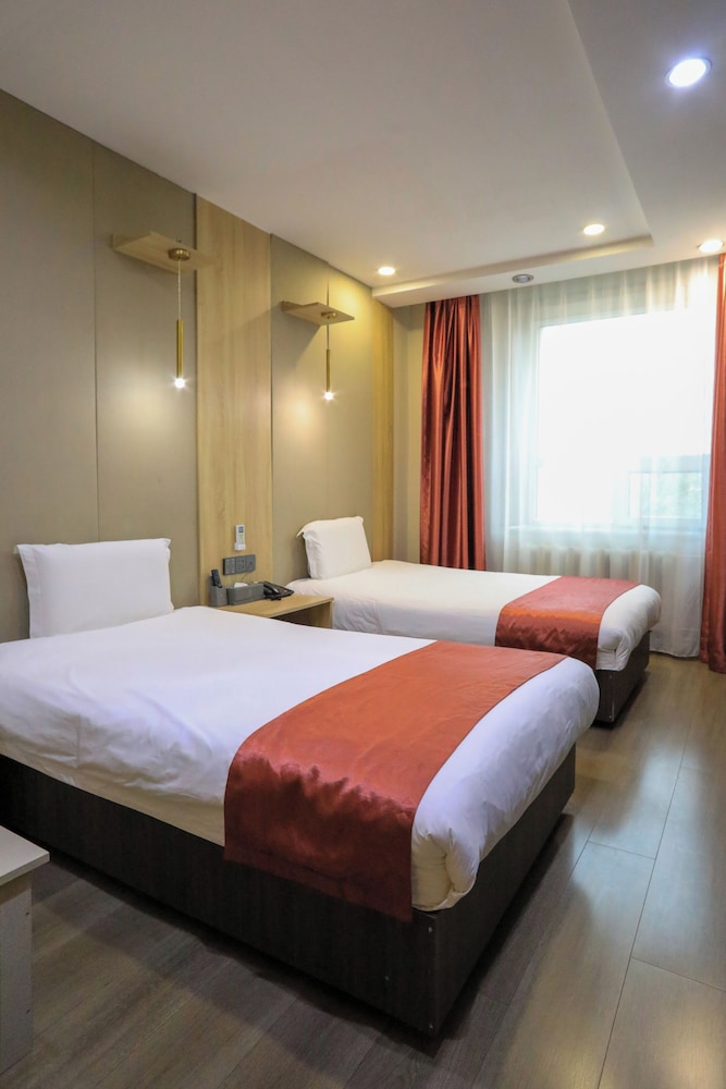Standard Twin Room, City View