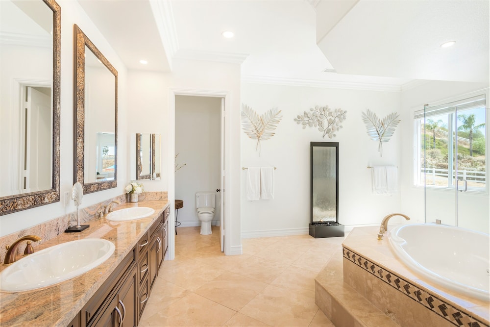 Luxury Room, 1 Bedroom, Jetted Tub, Pool View photo 3