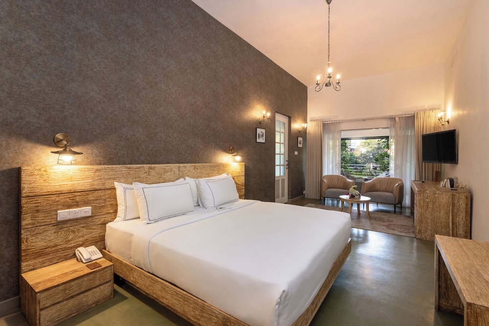 Deluxe Apartment, 2 Bedrooms, Partial Lake View