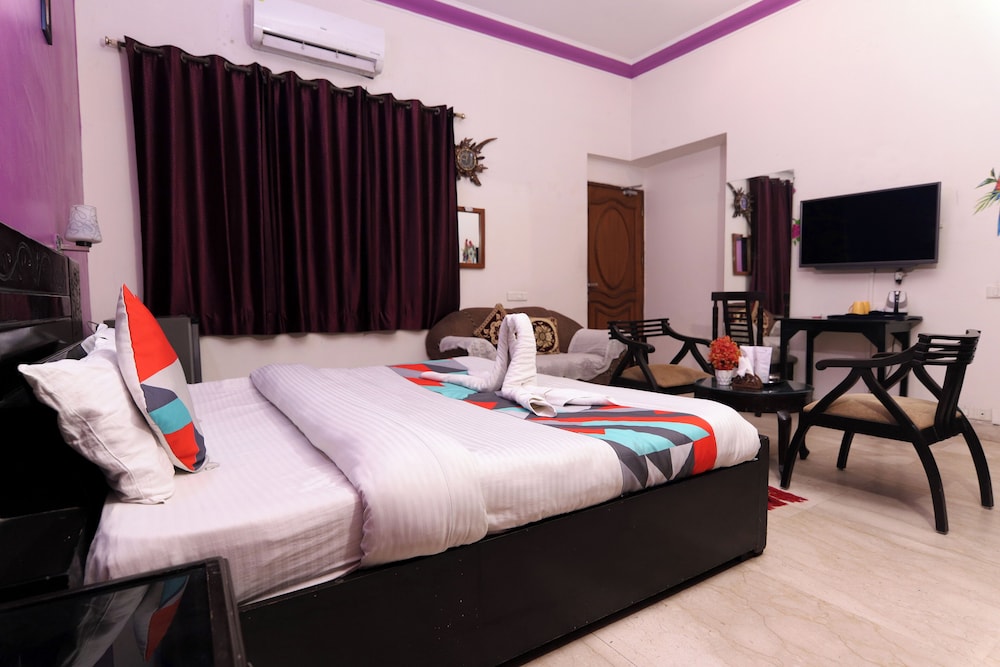 Standard Room, 1 King Bed, City View