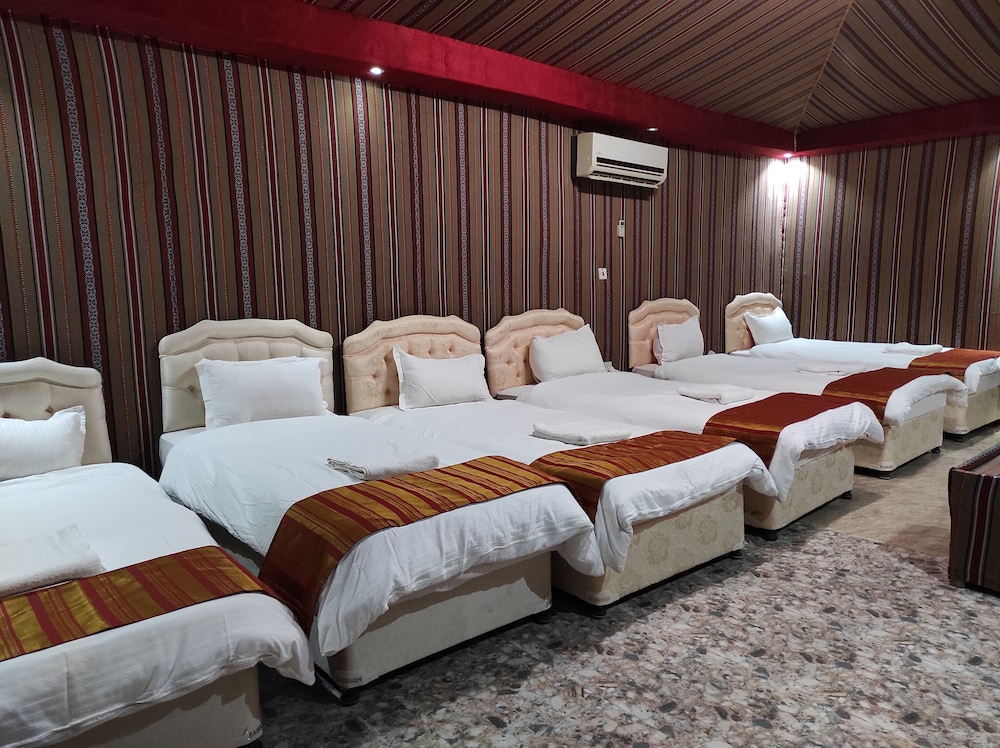 Standard Room, Multiple Beds photo 2