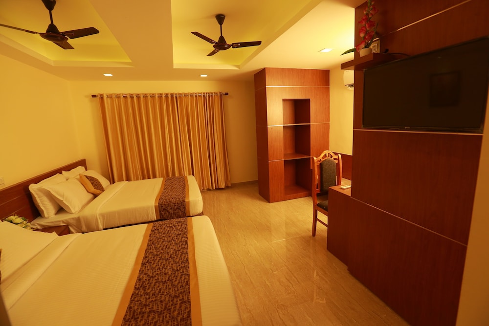 Deluxe Suite, 2 Queen Beds, Accessible, City View photo 2