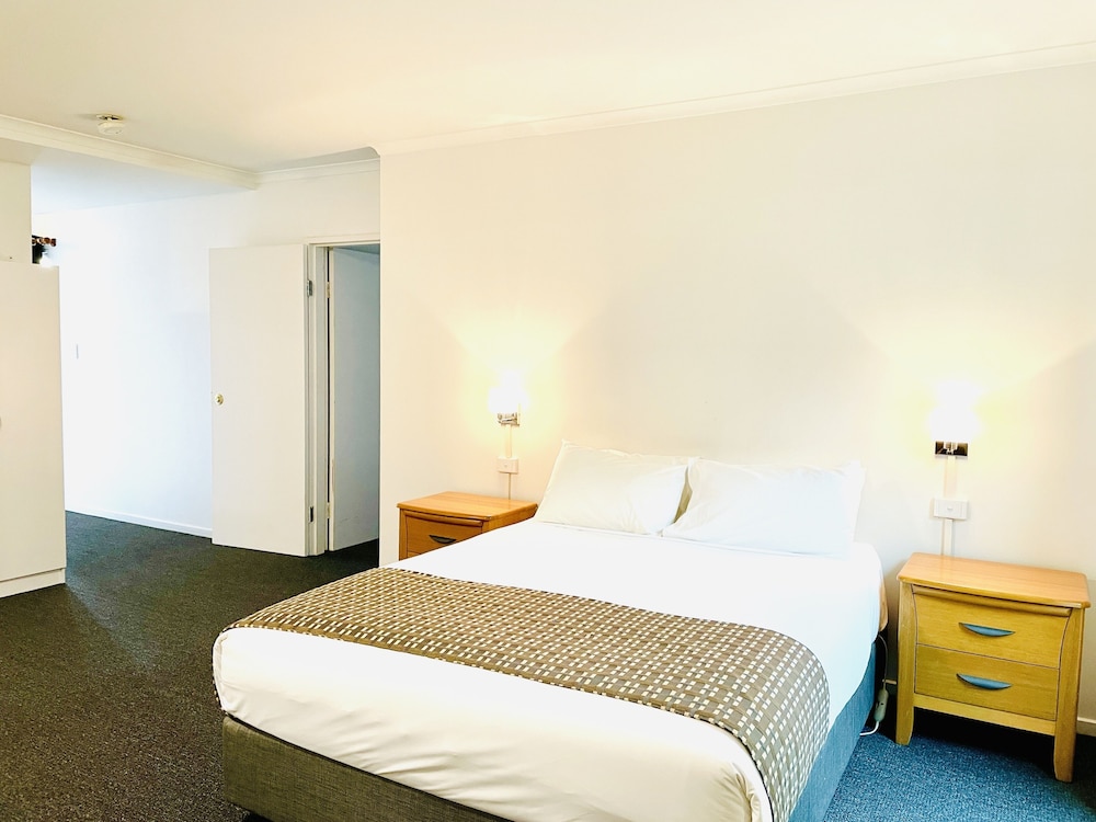 Standard Room, 1 Queen Bed, Non Smoking - Photo 6