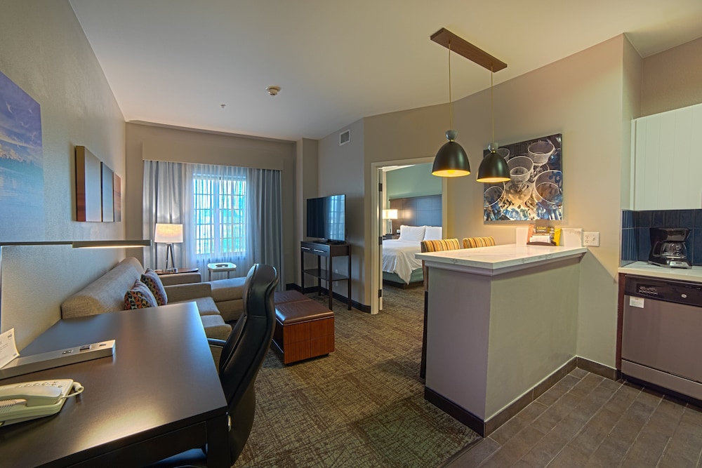 Suite, 1 Bedroom, Accessible, Kitchen (Comm, Access Tub) - Photo 8