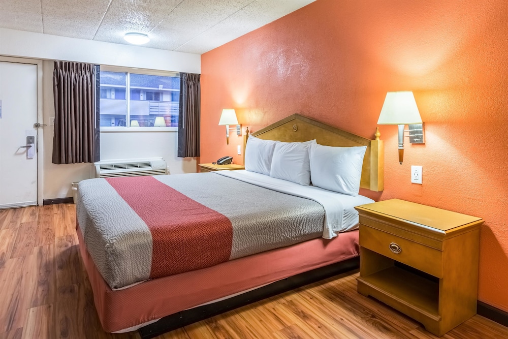 Standard Room, 2 Double Beds, Accessible, Smoking - Photo 3