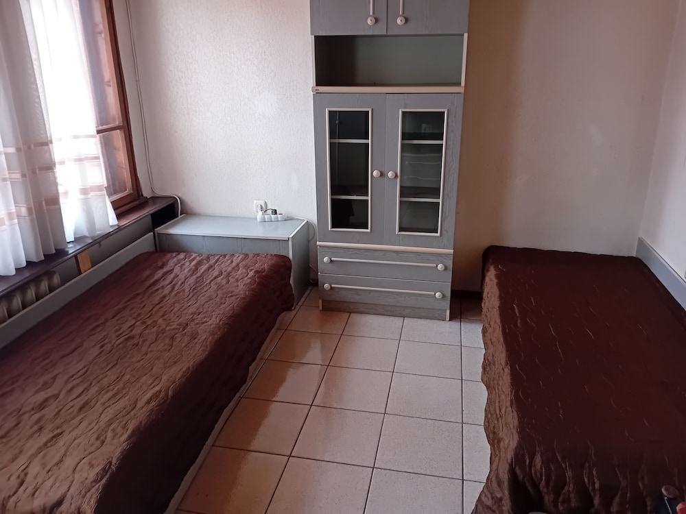 Economy Twin Room, Multiple Beds photo 1