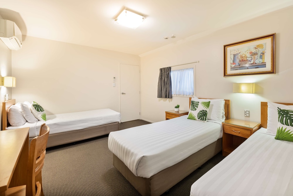 Standard Apartment, Multiple Beds, Non Smoking, Kitchen - Photo 3