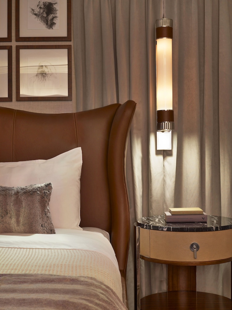 Grand Deluxe Room, 1 King, Mountain View photo 3
