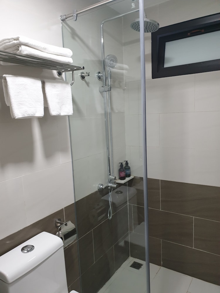Basic Double or Twin Room - Photo 6