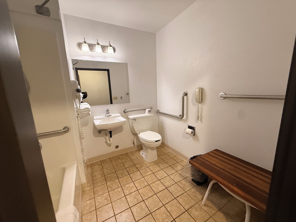 Westwood Inn & Suites Kimball I 90, Photo 8