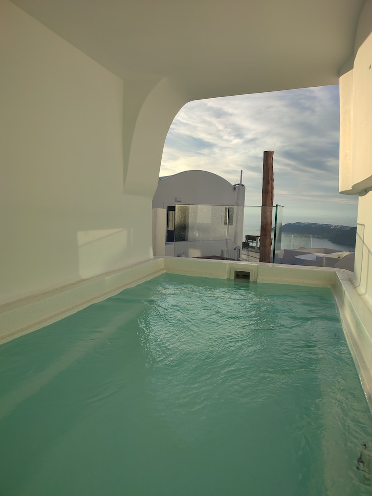 Cave Suite with Plunge Pool & Caldera View - Photo 5