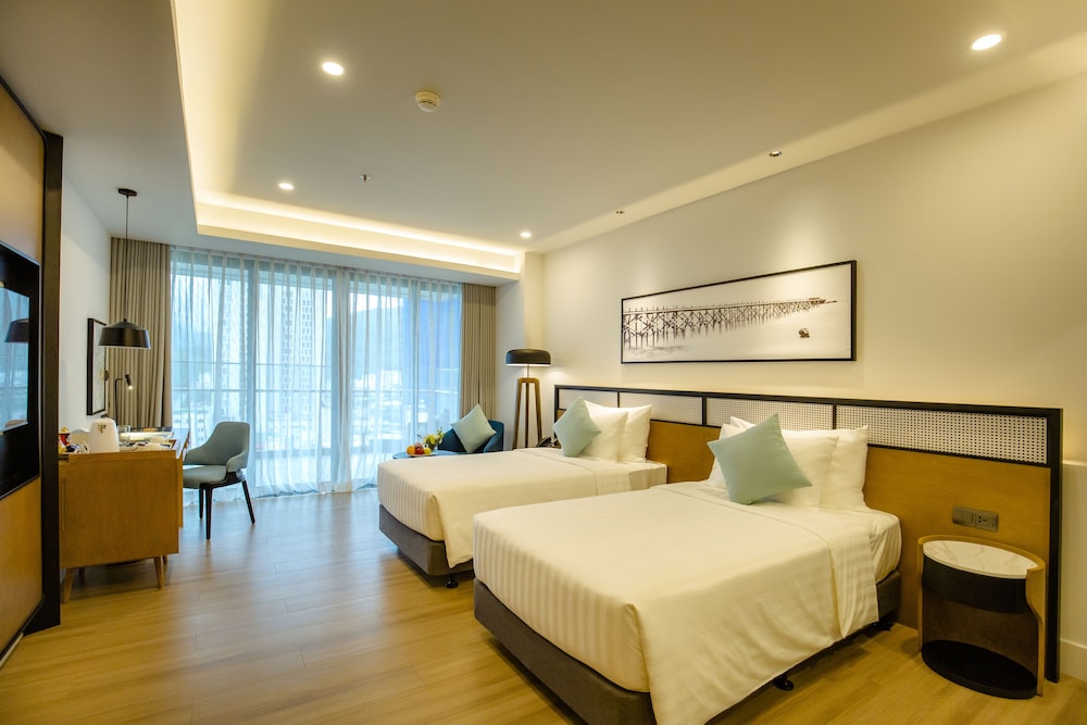 Deluxe Twin Room, City View - Photo 3