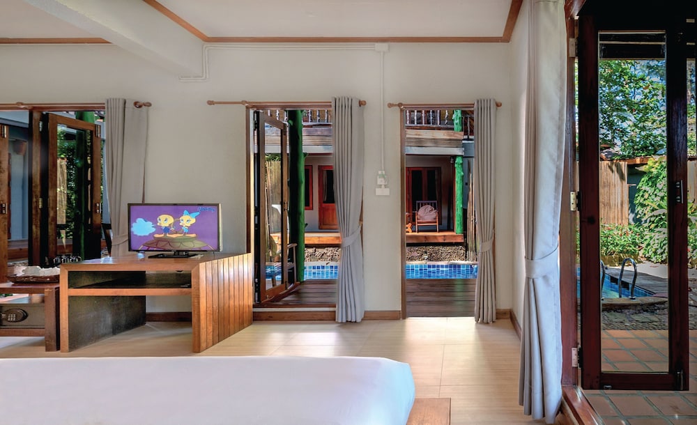 Pool Side Room photo 2