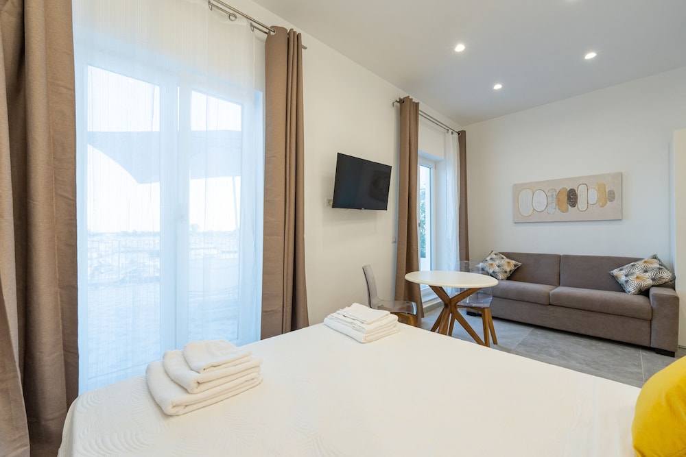 Deluxe Studio Suite - Photo 6