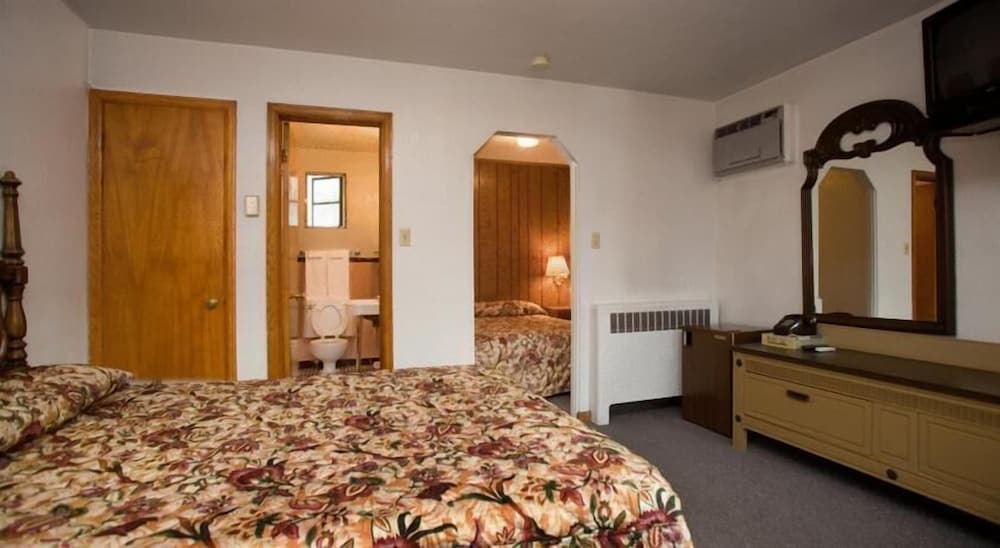 Superior Room, Multiple Beds, Non Smoking (Superior Family Suite) photo 1