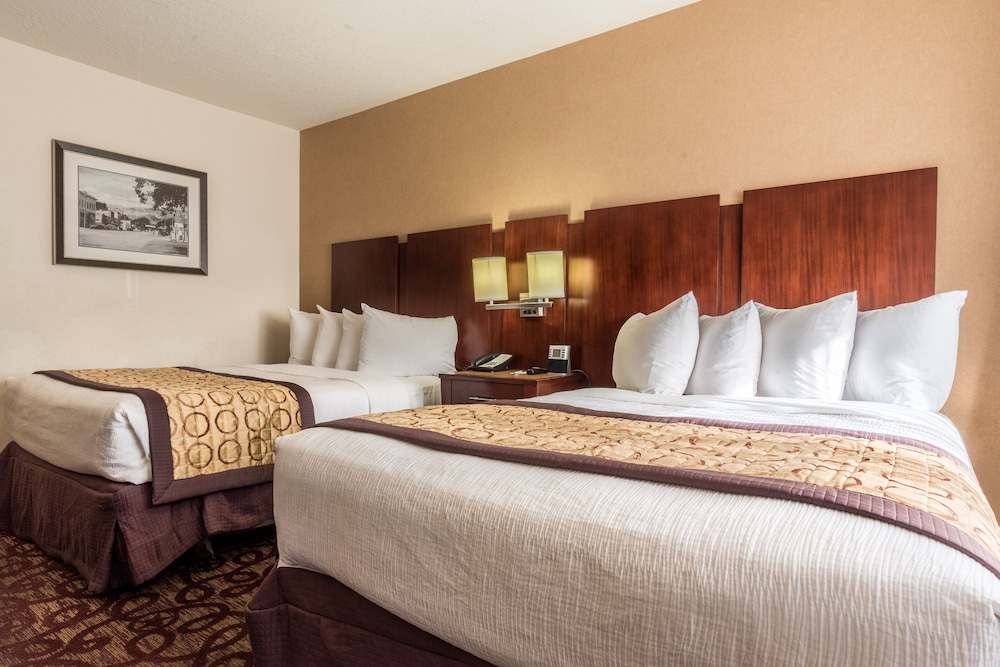 Deluxe Room, 2 Queen Beds, Balcony - Photo 1