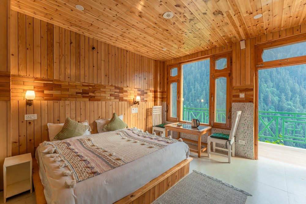 Budget Double Room With Shared Balcony photo 1