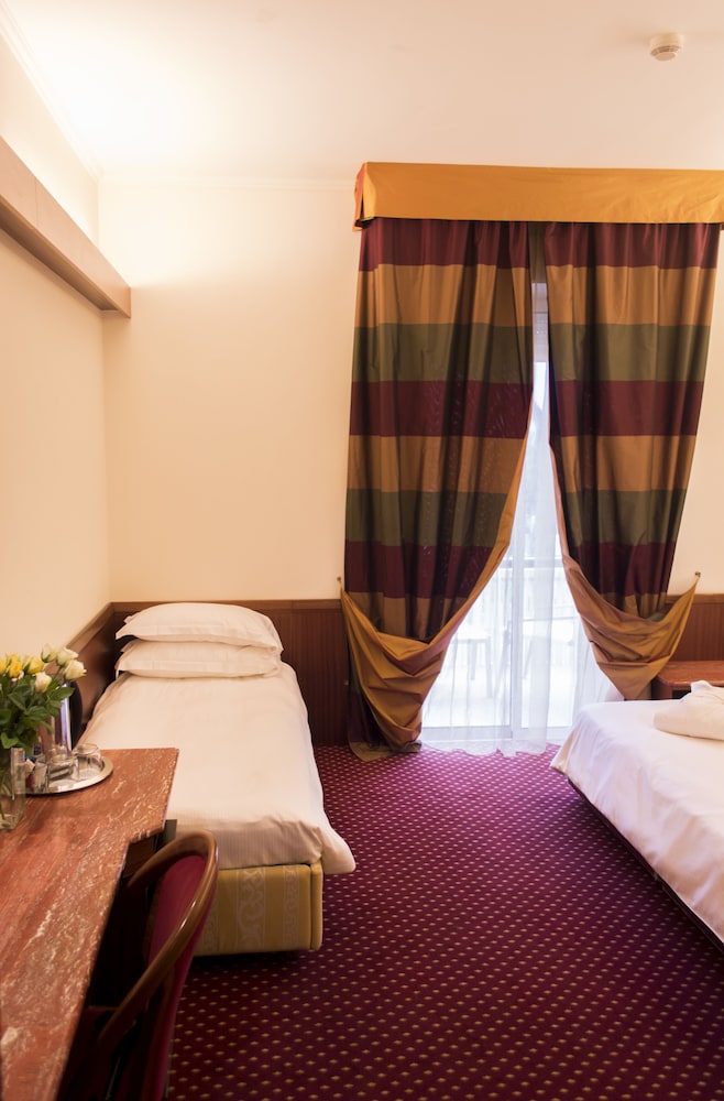 Classic Triple Room - Photo 1