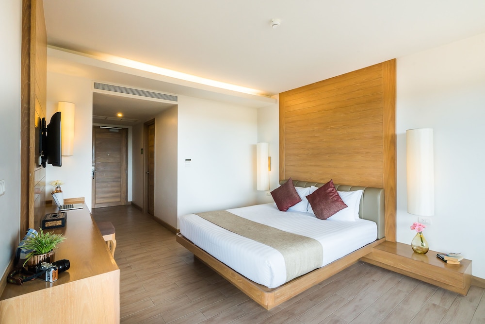 Superior King  - Free Transfer to Hua Hin Beach photo 2