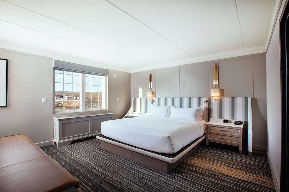 Suite, 1 Bedroom, Accessible - Photo 9