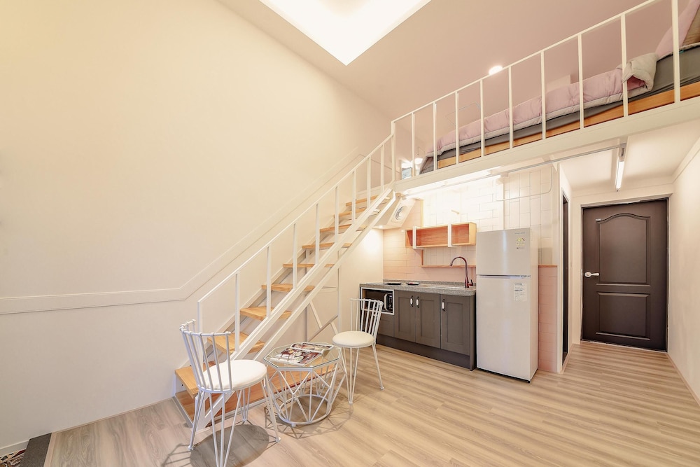 Basic Room, 1 Bedroom (F102) - Photo 10