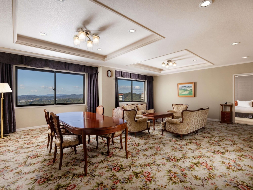 Deluxe Suite, Multiple Beds, Mountain View photo 2