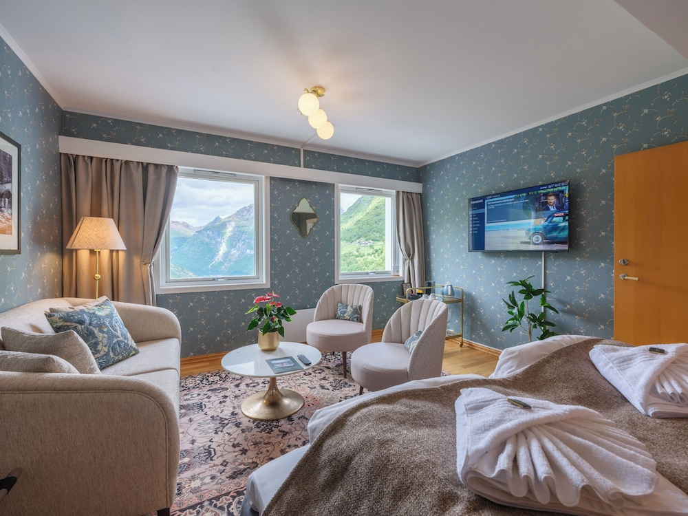 Deluxe Double Room, Multiple Beds, Sea View
