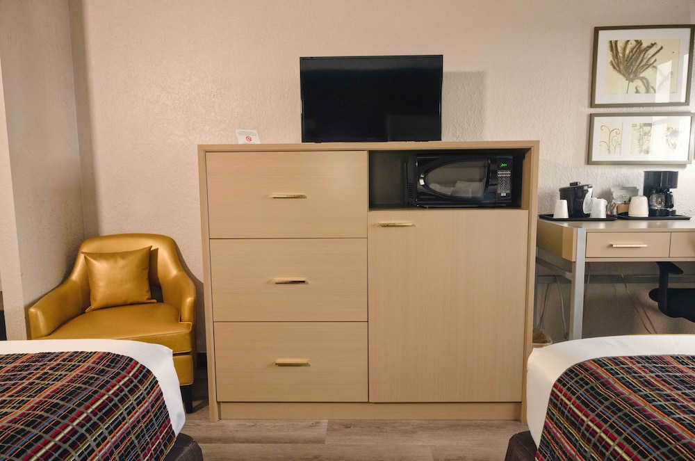 Room, 2 Queen Beds photo 3