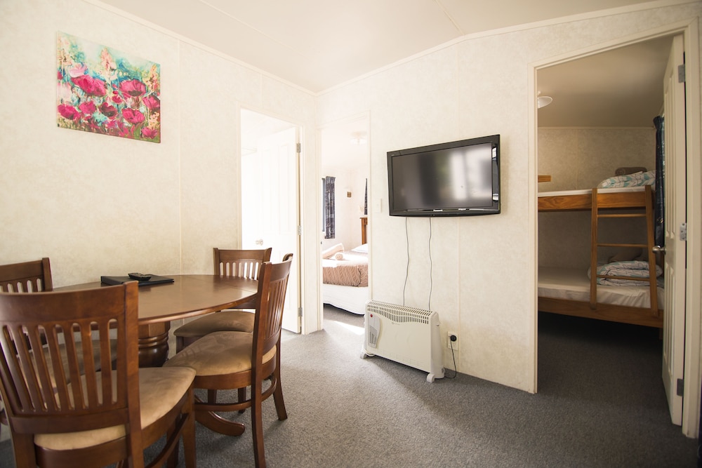 Family Room, 2 Bedrooms, Park View photo 3