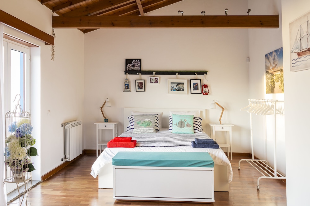 Family House, 3 Bedrooms, Partial Sea View, Courtyard Area