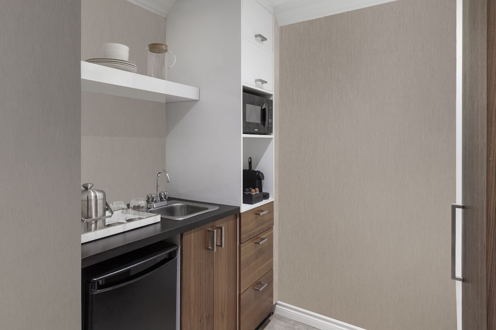 Deluxe King Kitchenette