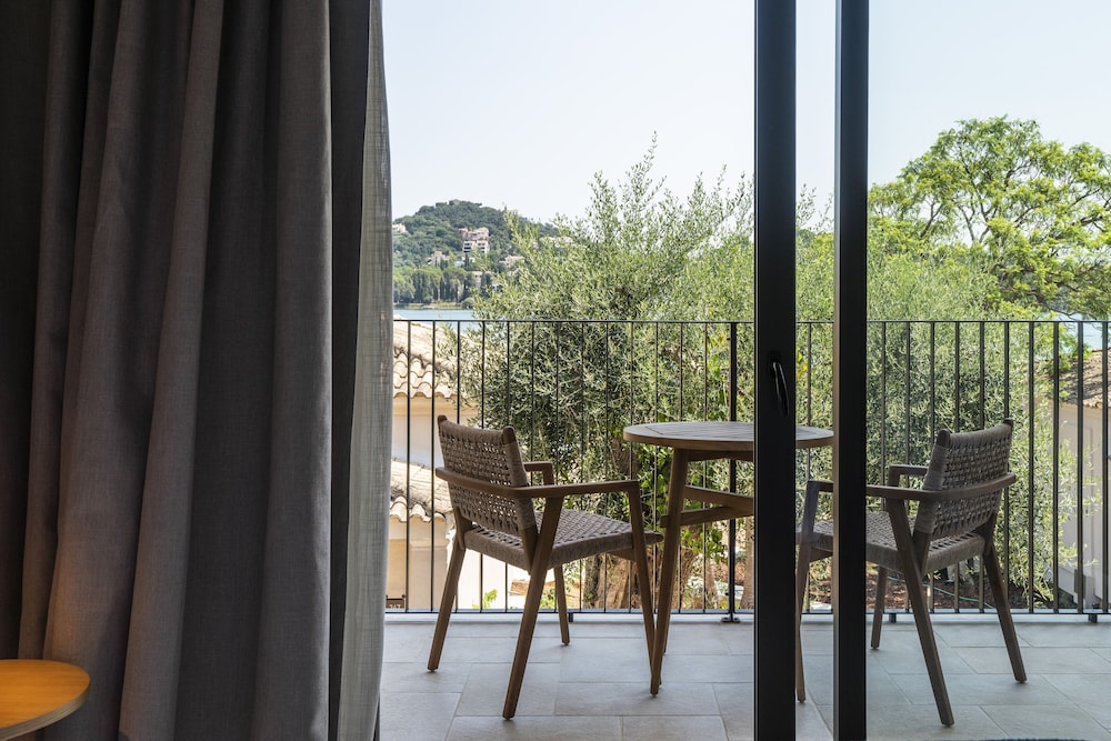 Bungalow, Balcony, Partial Sea View