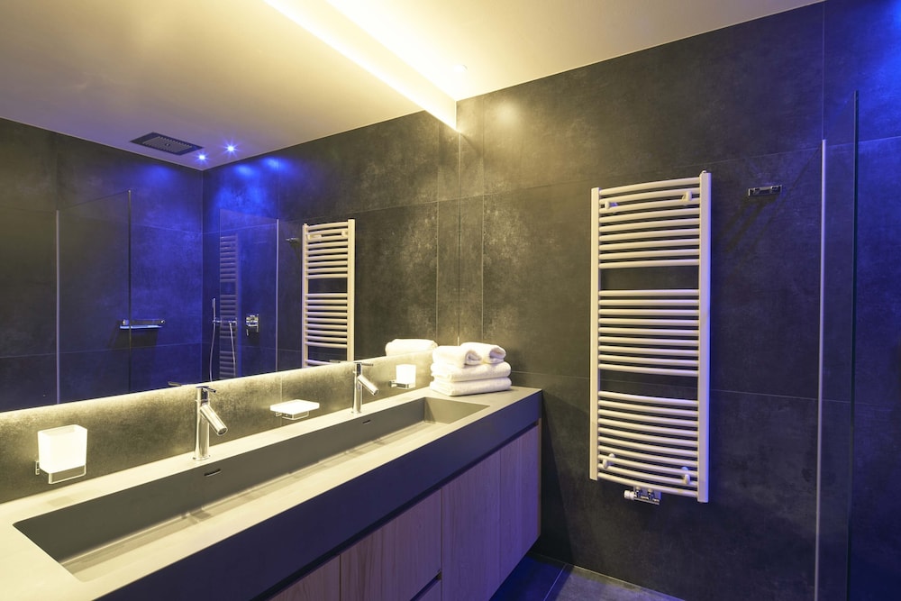 Luxury Suite, Poolside photo 3