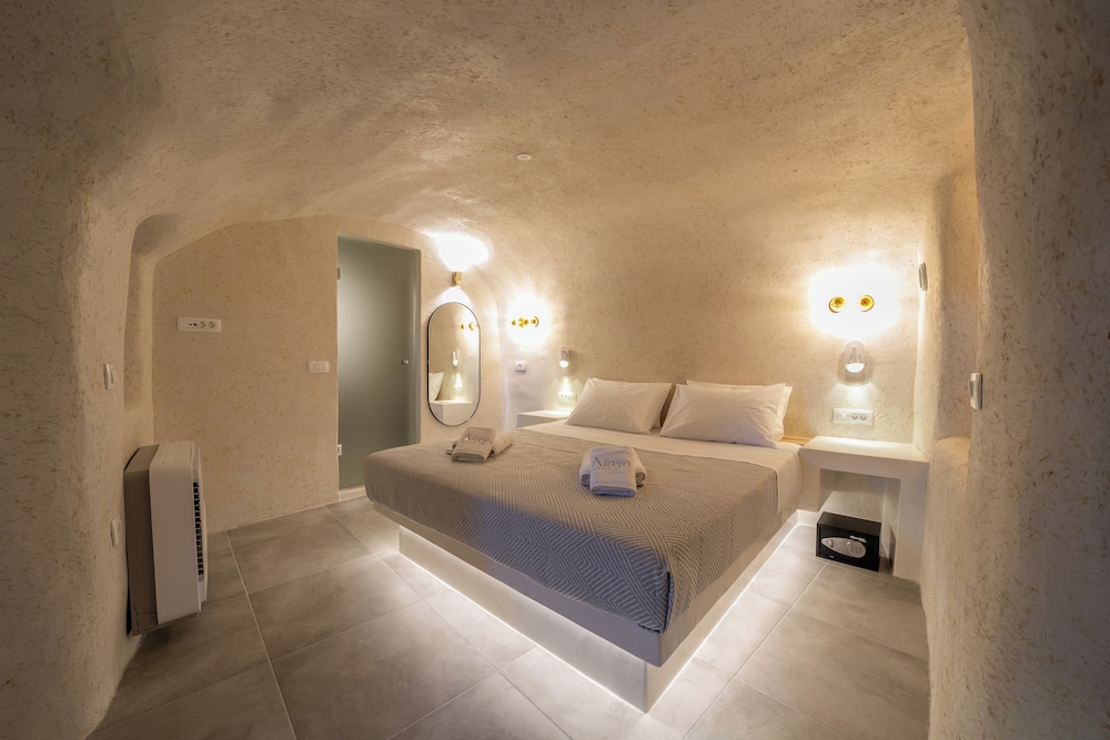 Deluxe Suite with Spa bath