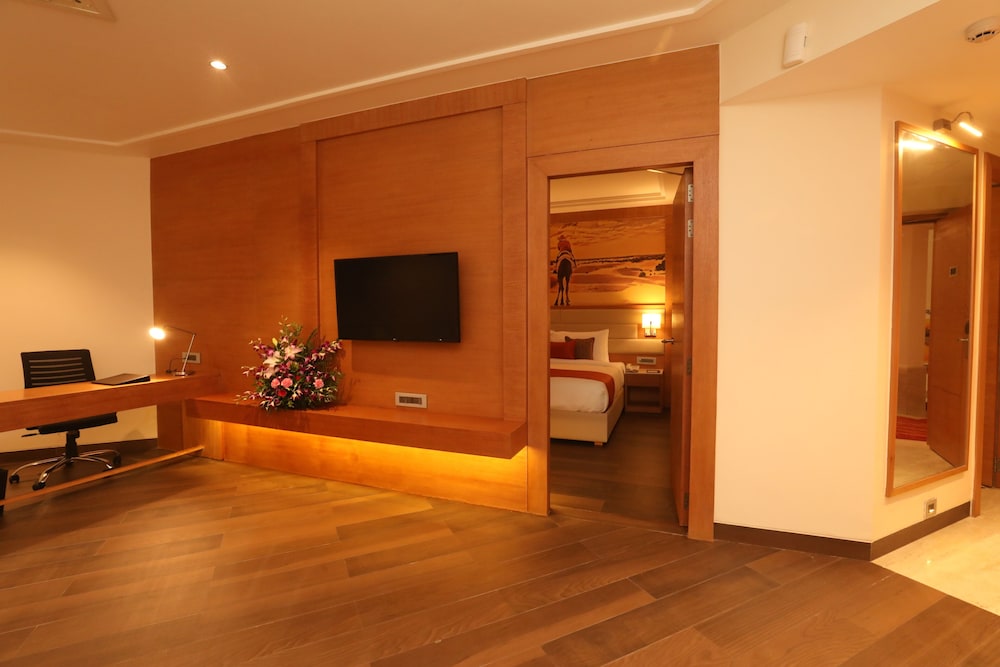 Royal Suite - Photo 2