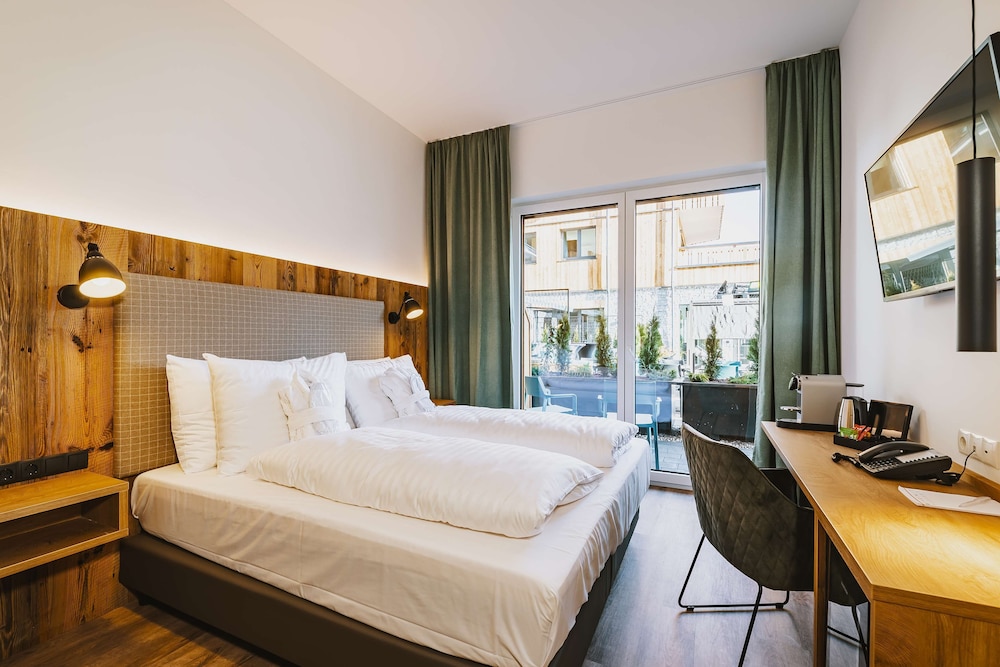Standard Room, 1 Double Bed, Balcony - Photo 7