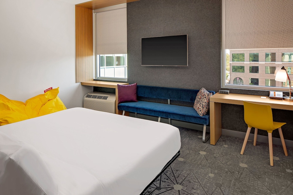 Room, 1 King Bed (Mobility/Hearing Access, Transf Shwr) - Photo 1